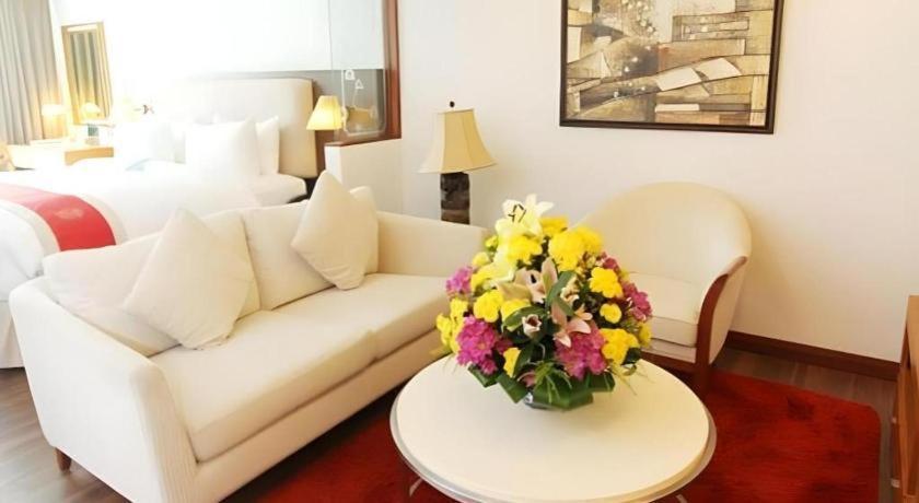 Plaza Sutera Biru Hotel Kuala Belait Exteriör bild