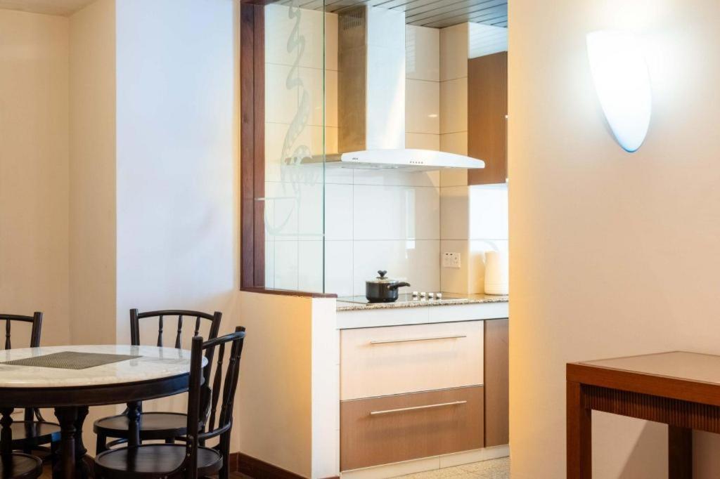 Plaza Sutera Biru Hotel Kuala Belait Exteriör bild