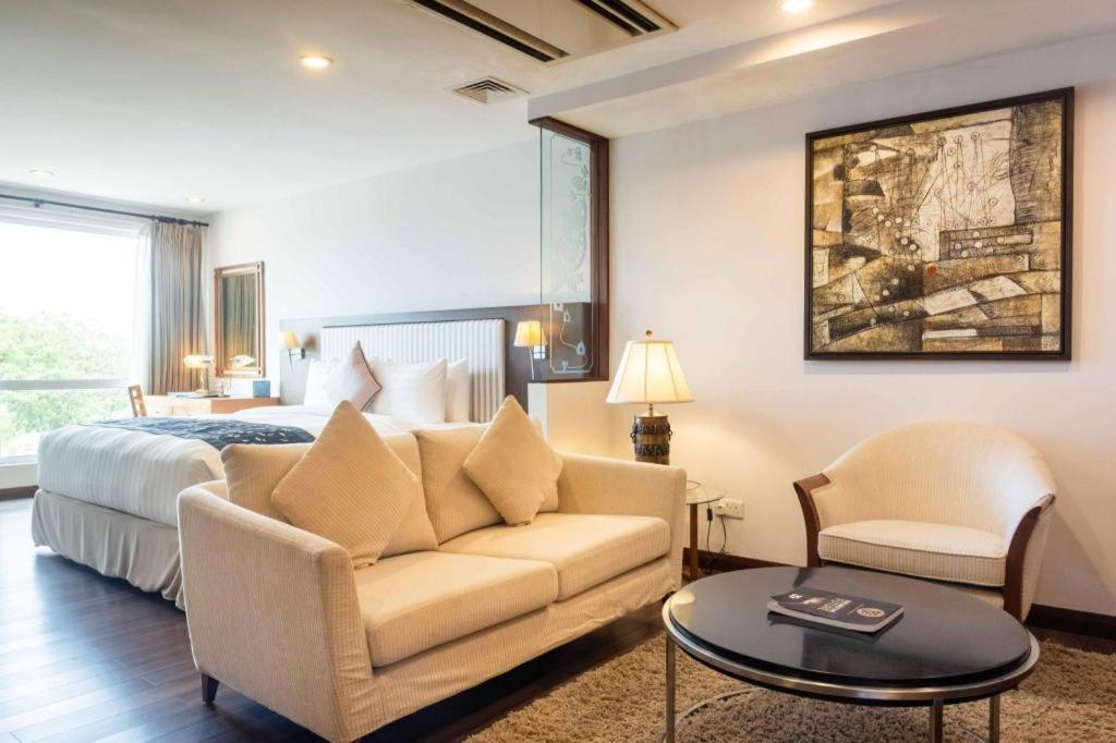 Plaza Sutera Biru Hotel Kuala Belait Exteriör bild